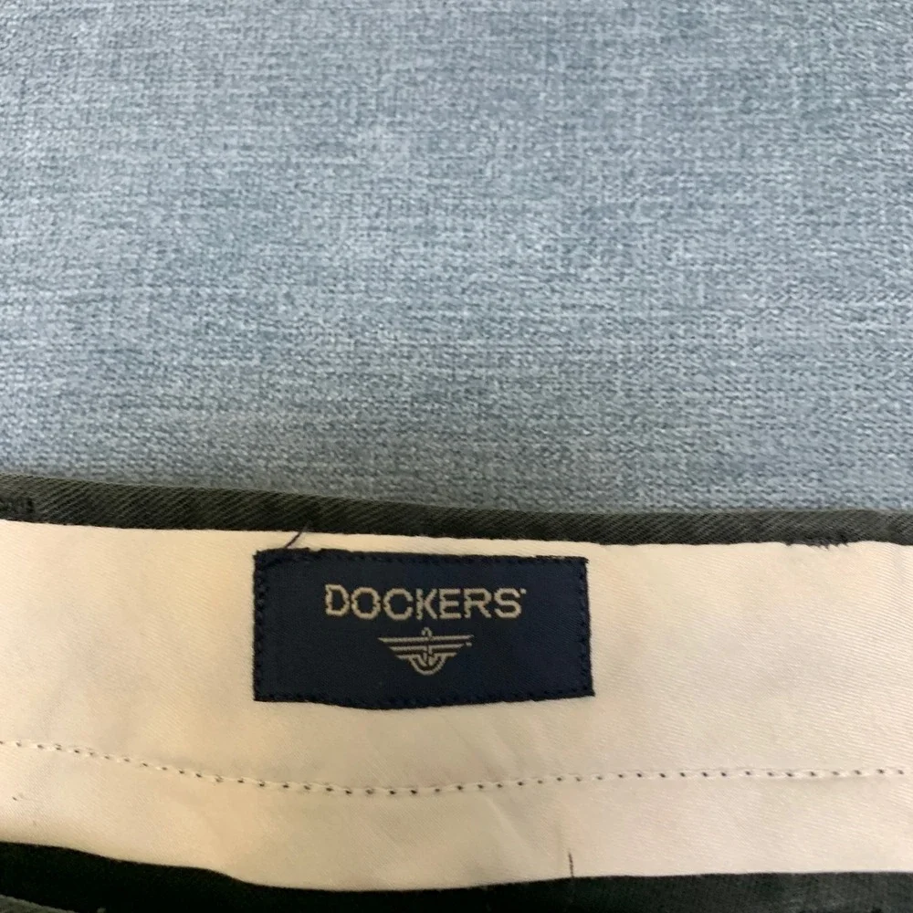 Dockers Pants Mens 46x30 Charcoal Gray Cotton Classic Fit Pleated Slash Pockets